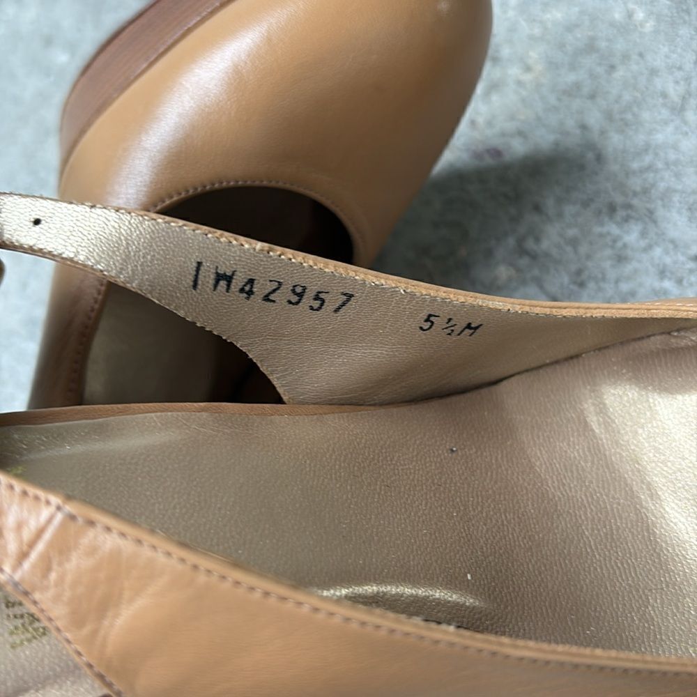 Stuart Weitzman platform sling backs - Picture 8 of 9
